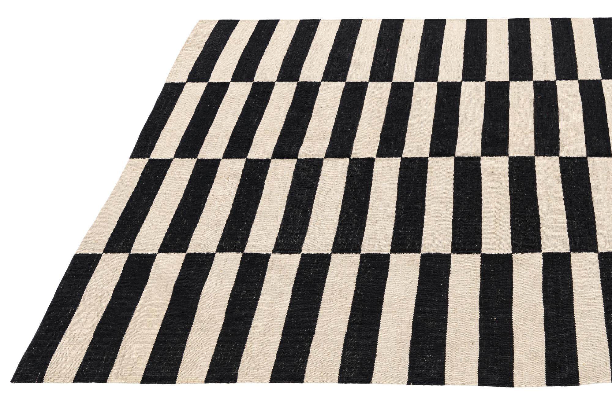 5' 6 x 7' 9 Hand Woven Kilim Modern Wool Rug