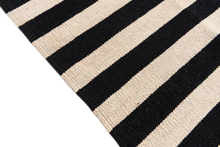 Detail image of 5' 6 x 7' 9 Hand Woven Kilim Modern Wool Rug