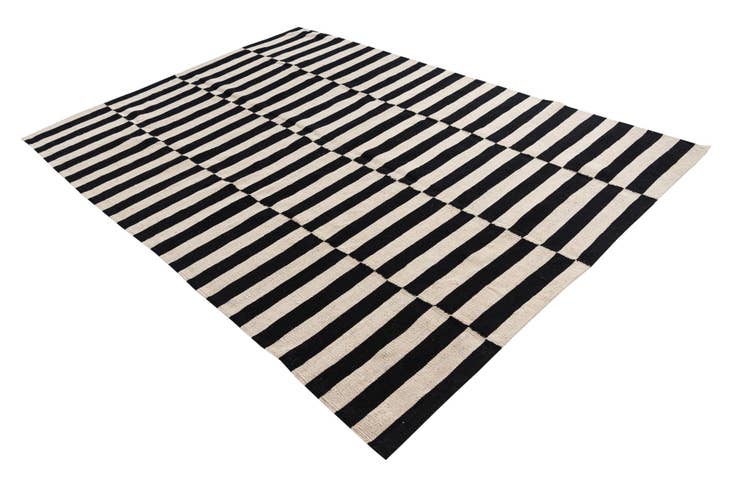 Detail image of 5' 7 x 7' 9 Hand Woven Kilim Modern Wool Rug
