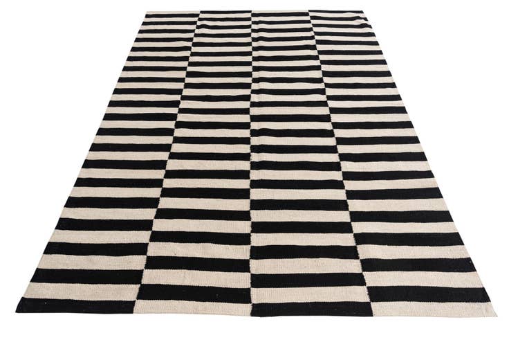 Detail image of 5' 7 x 7' 9 Hand Woven Kilim Modern Wool Rug