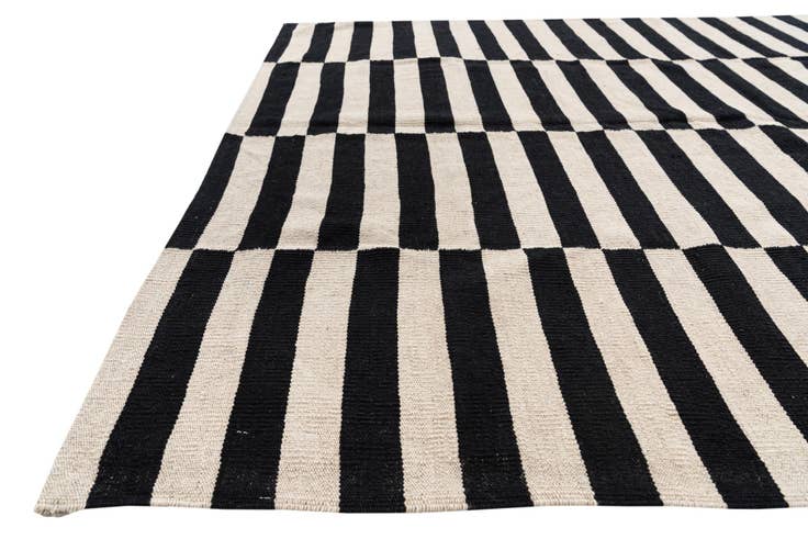 Detail image of 5' 7 x 7' 9 Hand Woven Kilim Modern Wool Rug
