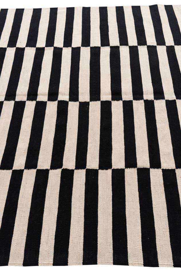 Detail image of 5' 7 x 7' 9 Hand Woven Kilim Modern Wool Rug