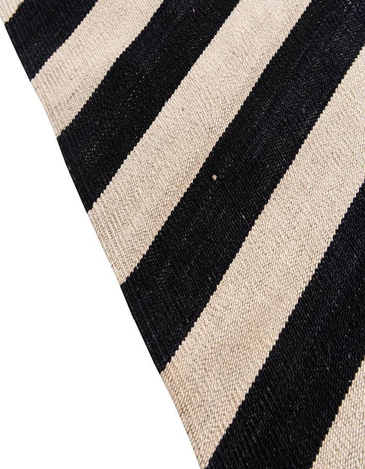 Detail image of 5' 8 x 7' 10  Hand Woven Kilim Modern Wool Rug