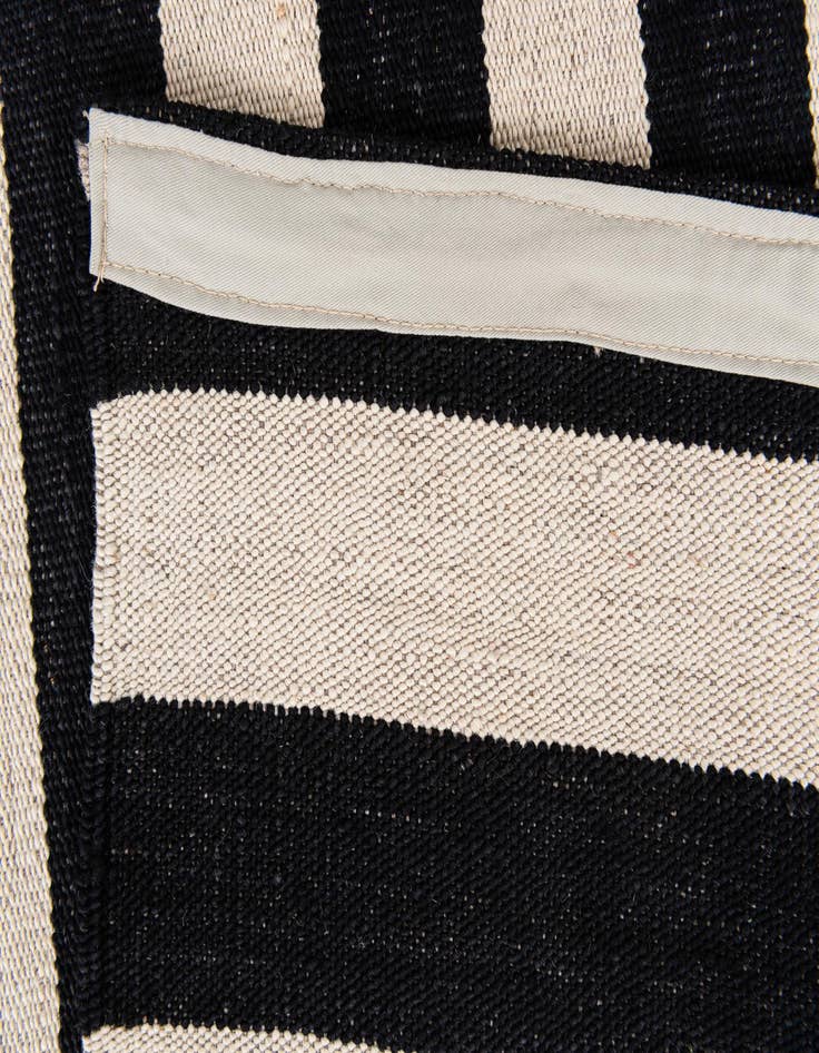 Detail image of 5' 8 x 7' 10  Hand Woven Kilim Modern Wool Rug