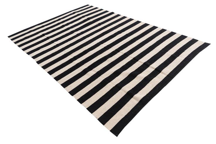 Detail image of 5' 5 x 8' Hand Woven Kilim Modern Wool Rug