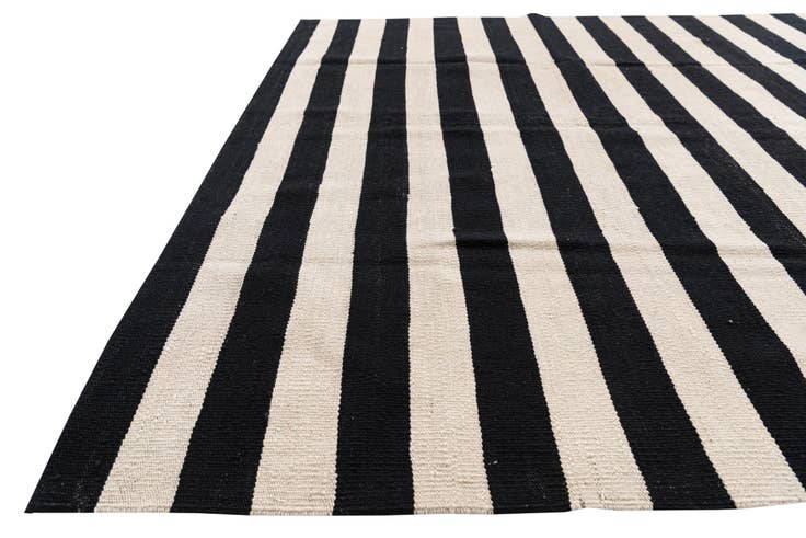 Detail image of 5' 5 x 8' Hand Woven Kilim Modern Wool Rug