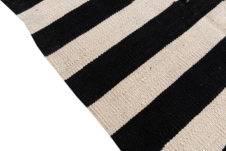 Detail image of 5' 5 x 8' Hand Woven Kilim Modern Wool Rug