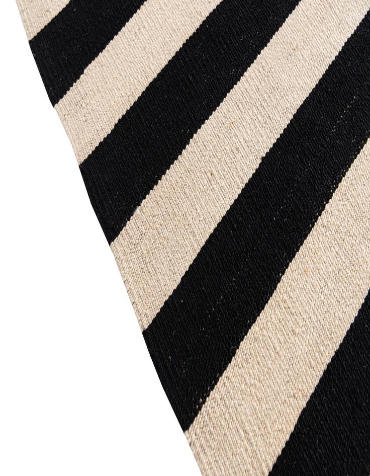 Detail image of 5' 6 x 8' 2  Hand Woven Kilim Modern Wool Rug