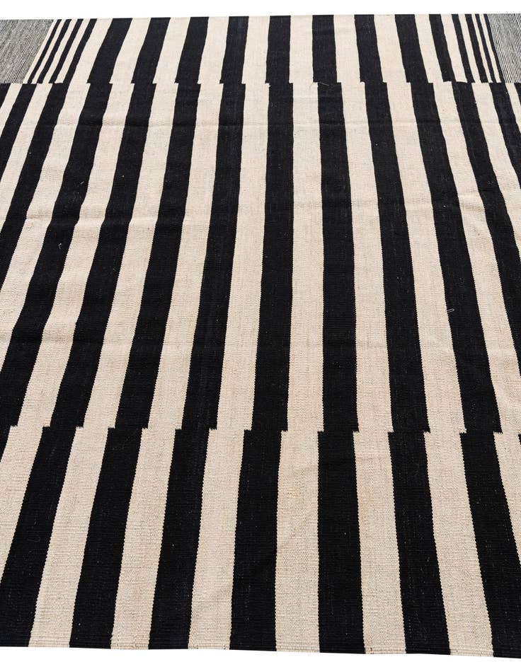 Detail image of 7' x 9' 7  Hand Woven Kilim Modern Wool Rug