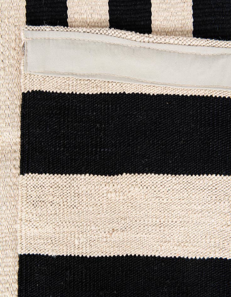 Detail image of 4' 2 x 6'  Hand Woven Kilim Modern Wool Rug