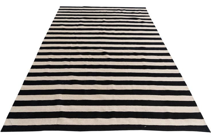 Detail image of 6' 8 x 9' 9 Hand Woven Kilim Modern Wool Rug