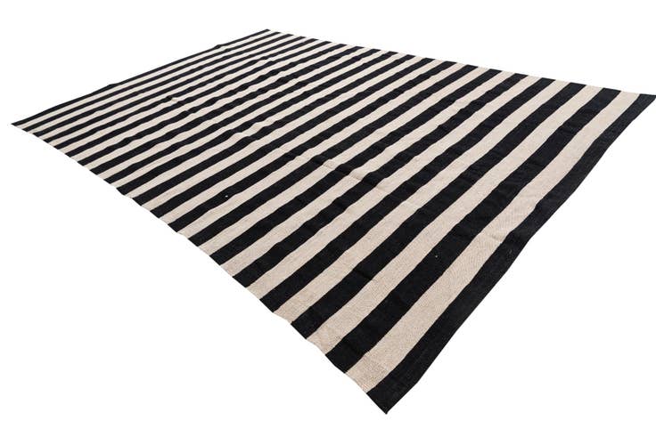 Detail image of 6' 7 x 9' 7 Hand Woven Kilim Modern Wool Rug