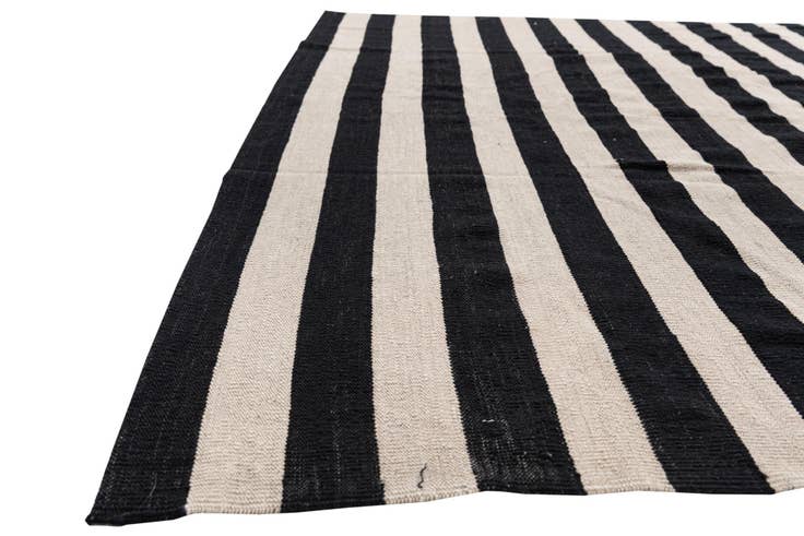 Detail image of 6' 7 x 9' 7 Hand Woven Kilim Modern Wool Rug