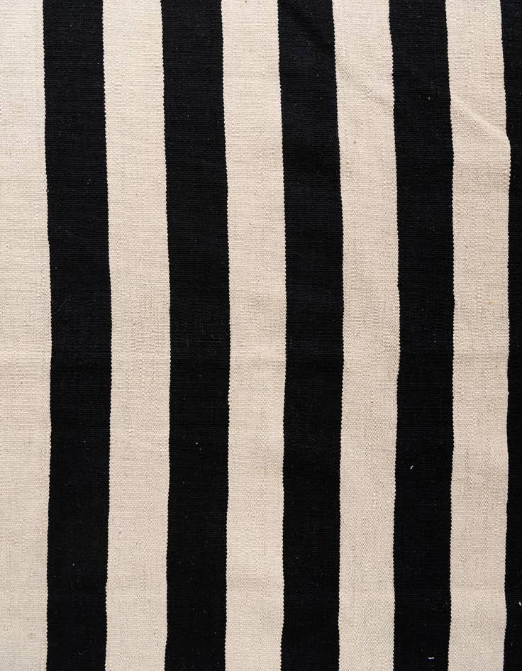 Detail image of 6' 7 x 9' 9  Hand Woven Kilim Modern Wool Rug