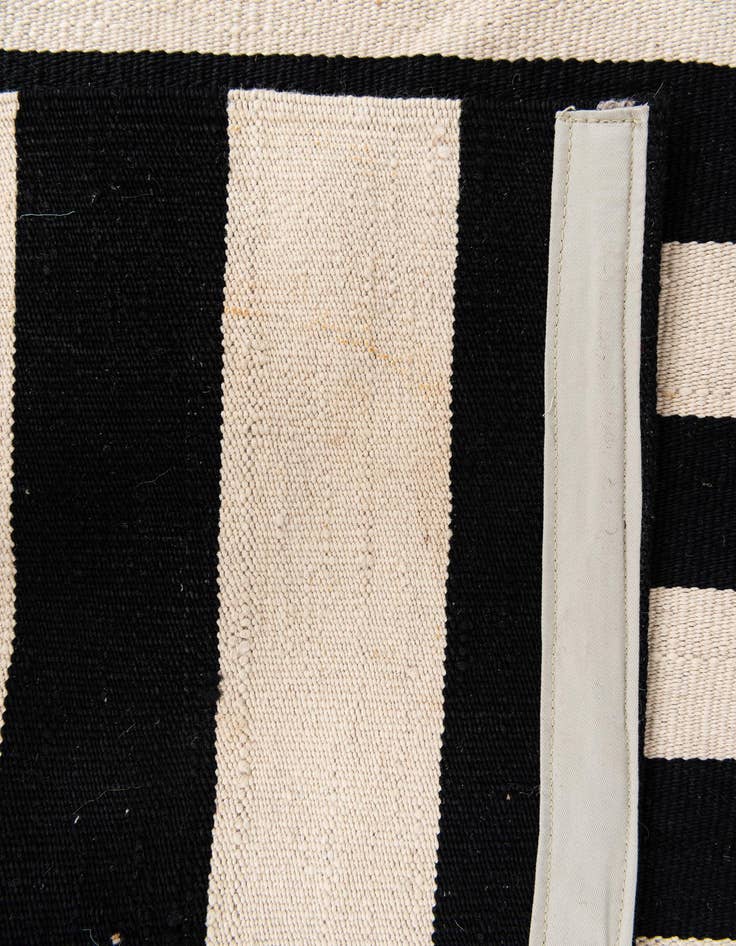 Detail image of 6' 7 x 9' 9  Hand Woven Kilim Modern Wool Rug