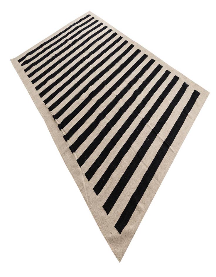 Detail image of 6' 6 x 9' 9  Hand Woven Kilim Modern Wool Rug