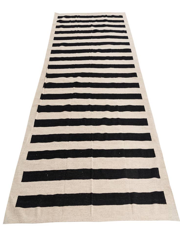 Detail image of 6' 6 x 9' 9  Hand Woven Kilim Modern Wool Rug