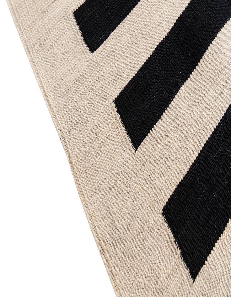 Detail image of 6' 6 x 9' 9  Hand Woven Kilim Modern Wool Rug