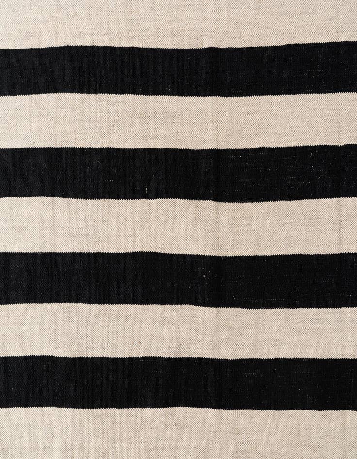 Detail image of 6' 6 x 9' 9  Hand Woven Kilim Modern Wool Rug