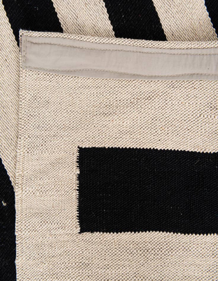 Detail image of 6' 6 x 9' 9  Hand Woven Kilim Modern Wool Rug