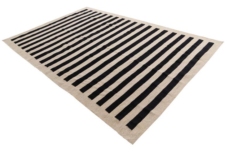 Detail image of 6' 8 x 9' 10 Hand Woven Kilim Modern Wool Rug