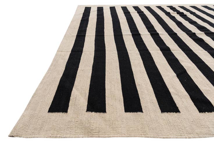 Detail image of 6' 8 x 9' 10 Hand Woven Kilim Modern Wool Rug