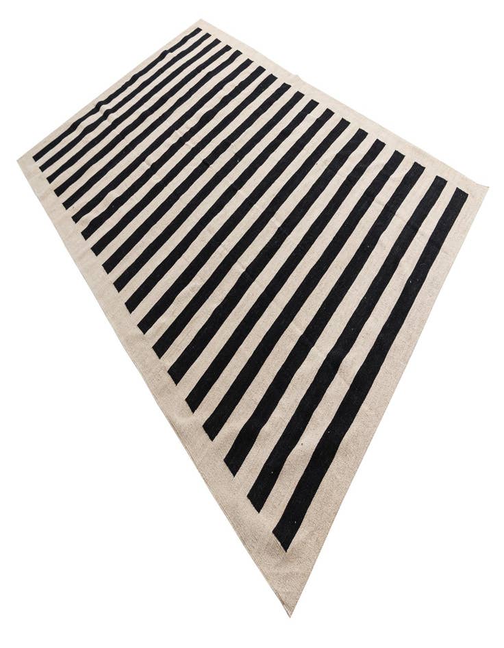 Detail image of 6' 6 x 9' 8 Hand Woven Kilim Modern Wool Rug