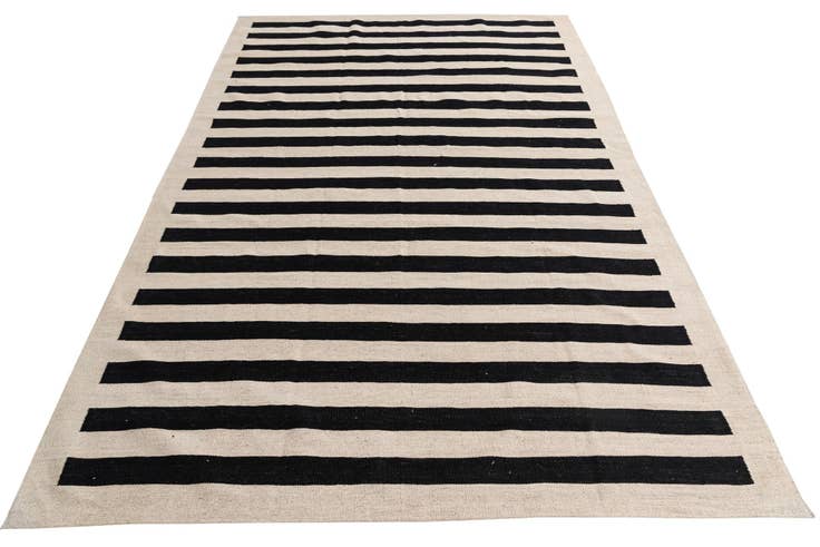 Detail image of 6' 6 x 9' 8 Hand Woven Kilim Modern Wool Rug