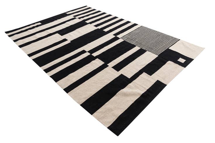 Detail image of 6' 7 x 8' 7 Hand Woven Kilim Modern Wool Rug