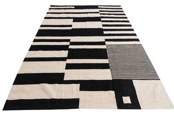 Detail image of 6' 7 x 8' 7 Hand Woven Kilim Modern Wool Rug
