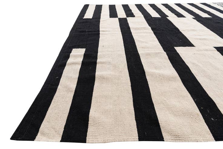 Detail image of 6' 7 x 8' 7 Hand Woven Kilim Modern Wool Rug