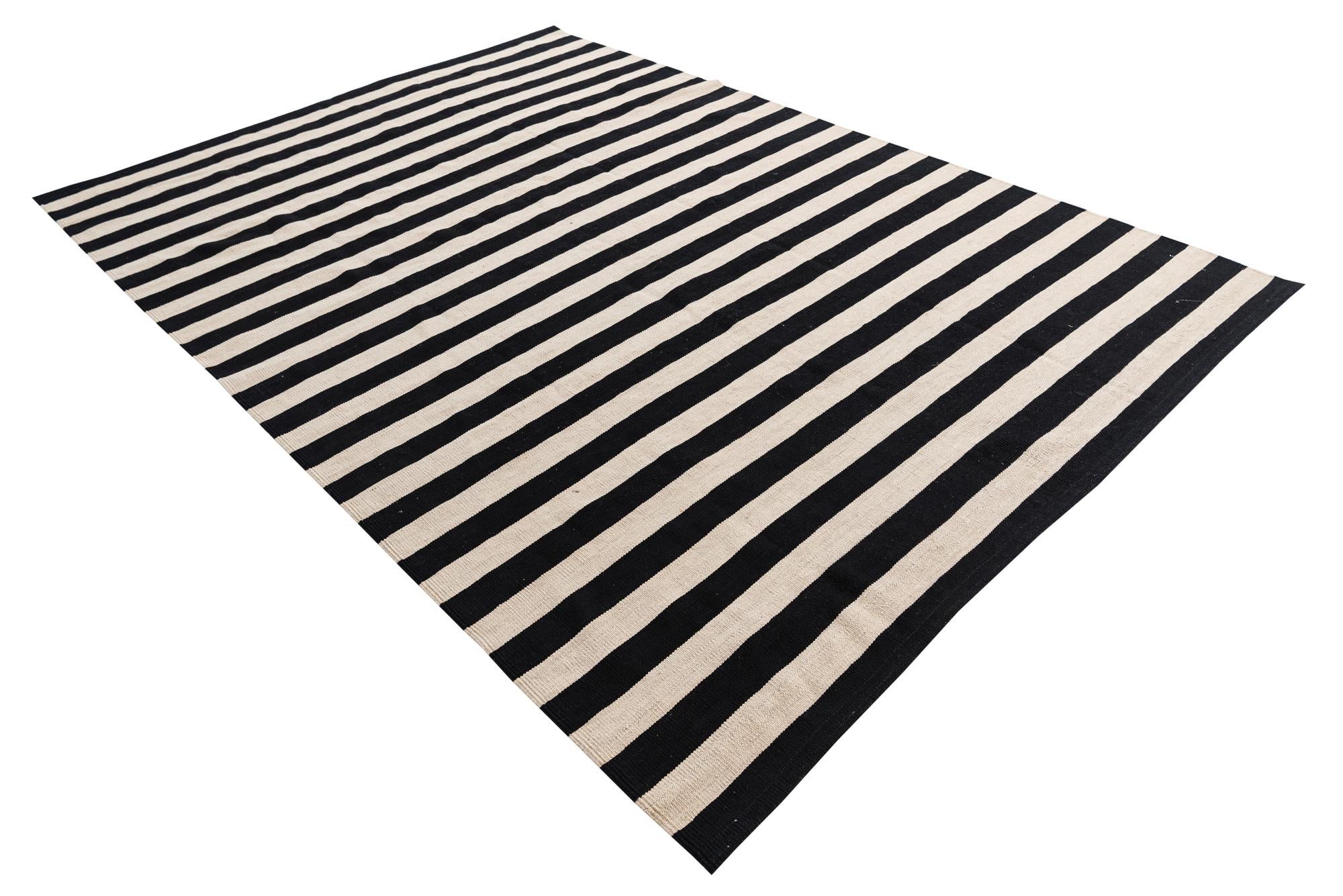 6' 9 x 9' 8 Hand Woven Kilim Modern Wool Rug