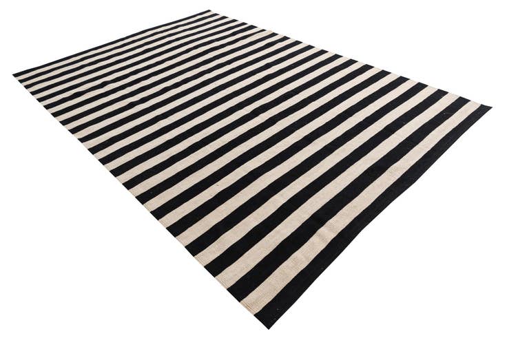 Detail image of 6' 9 x 9' 8 Hand Woven Kilim Modern Wool Rug