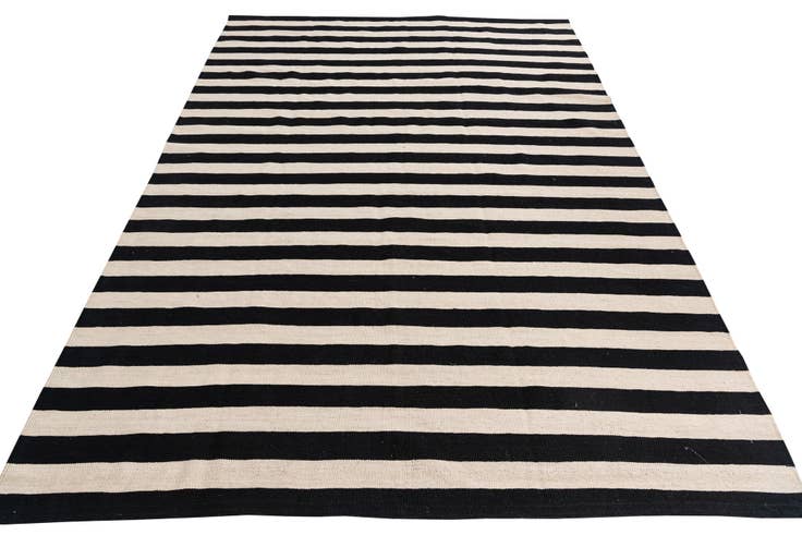 Detail image of 6' 9 x 9' 8 Hand Woven Kilim Modern Wool Rug
