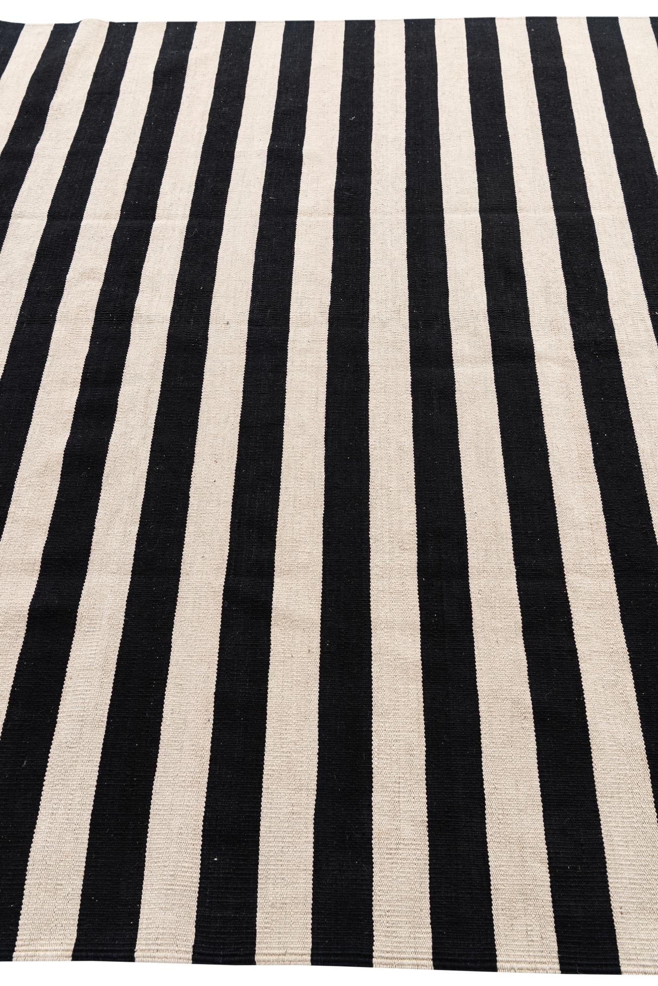 6' 9 x 9' 8 Hand Woven Kilim Modern Wool Rug