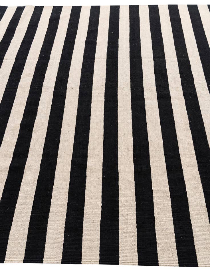 Detail image of 6' 9 x 9' 8  Hand Woven Kilim Modern Wool Rug