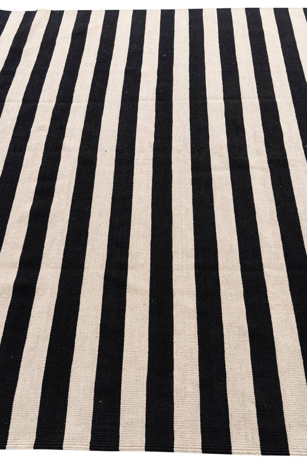 Detail image of 6' 9 x 9' 8 Hand Woven Kilim Modern Wool Rug