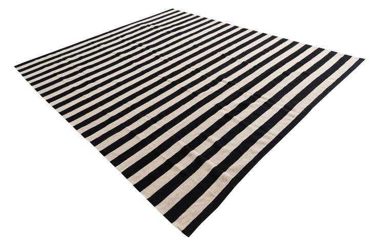 Detail image of 8' 4 x 9' 9 Hand Woven Kilim Modern Wool Rug