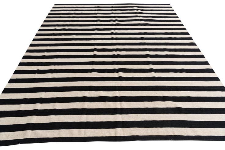 Detail image of 8' 4 x 9' 9 Hand Woven Kilim Modern Wool Rug