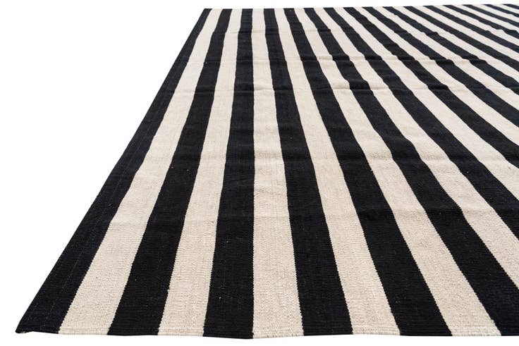 Detail image of 8' 4 x 9' 9 Hand Woven Kilim Modern Wool Rug
