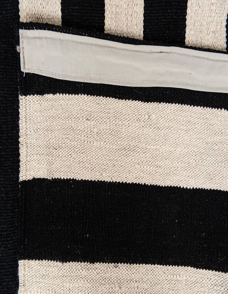 Detail image of 8' 4 x 9' 9  Hand Woven Kilim Modern Wool Rug