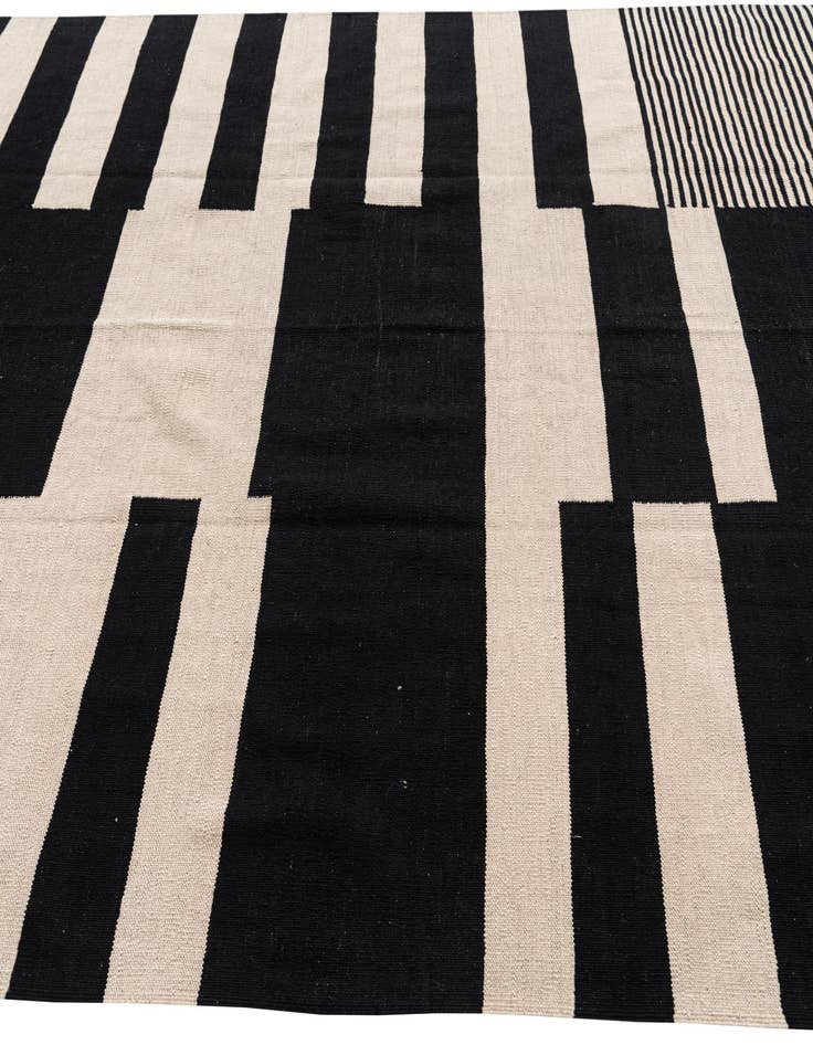 Detail image of 6' 9 x 9' 8  Hand Woven Kilim Modern Wool Rug