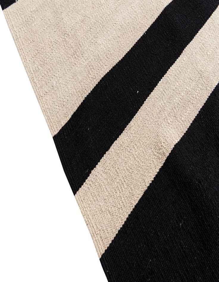 Detail image of 6' 9 x 9' 8  Hand Woven Kilim Modern Wool Rug