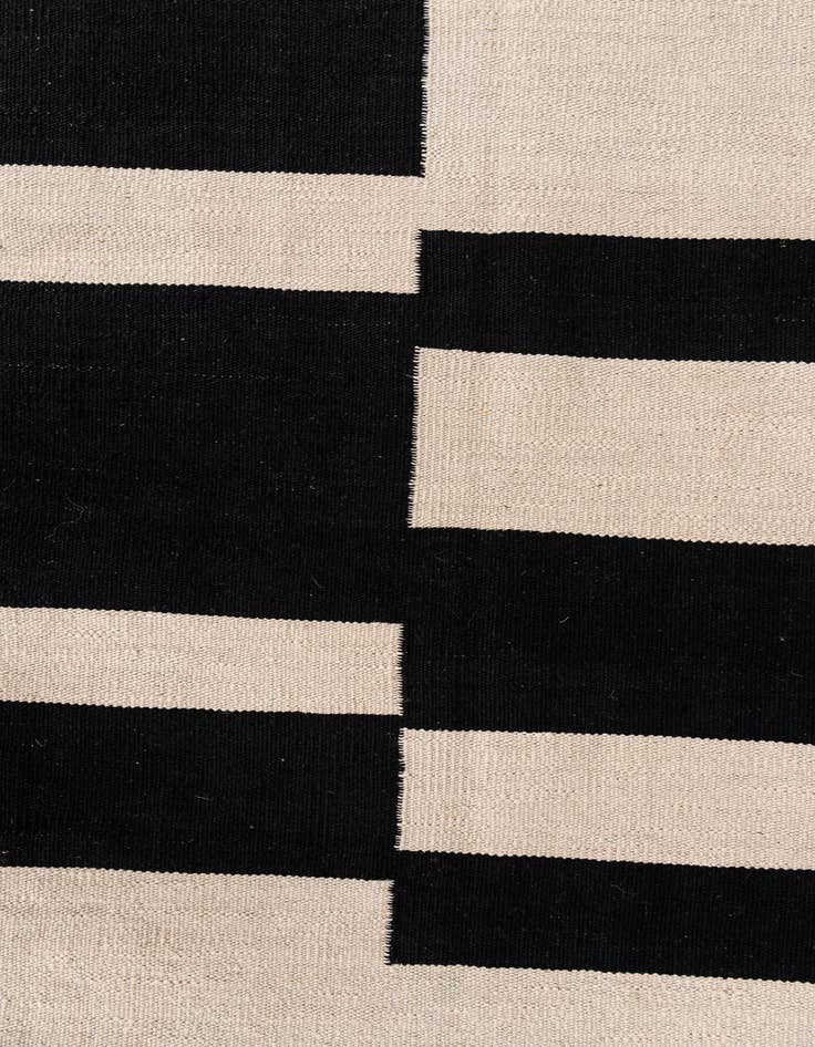 Detail image of 6' 9 x 9' 8  Hand Woven Kilim Modern Wool Rug