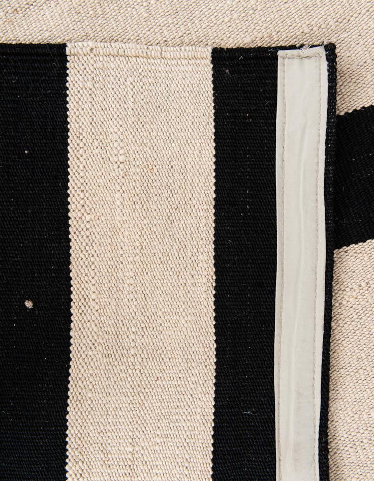 Detail image of 6' 9 x 9' 8  Hand Woven Kilim Modern Wool Rug