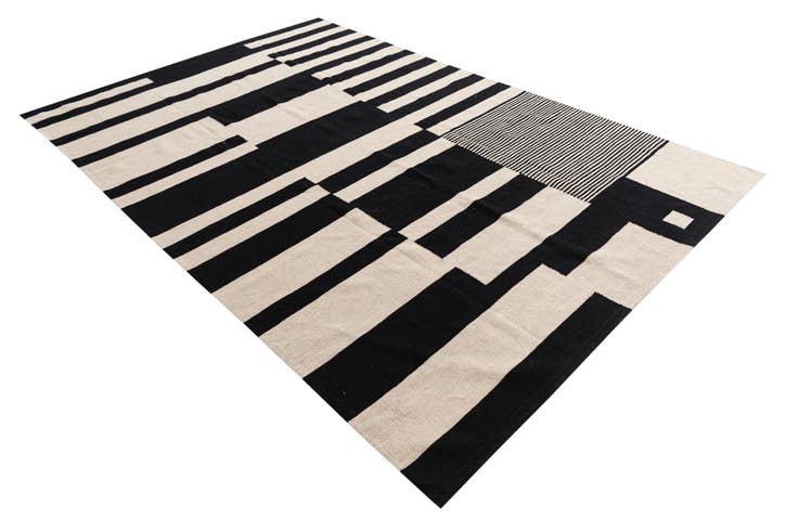 Detail image of 6' 7 x 9' 10 Hand Woven Kilim Modern Wool Rug