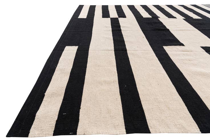 Detail image of 6' 7 x 9' 10 Hand Woven Kilim Modern Wool Rug