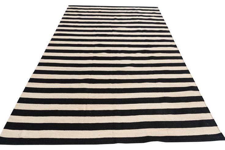 Detail image of 6' 9 x 9' 9 Hand Woven Kilim Modern Wool Rug