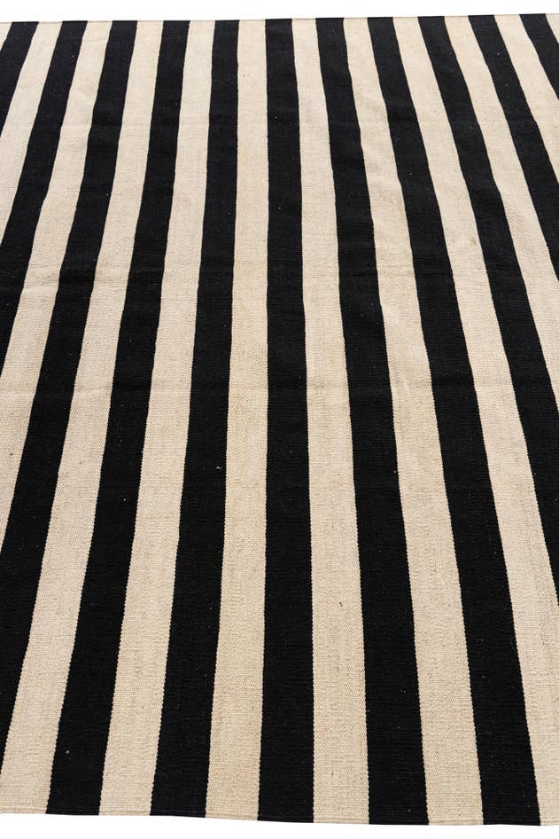 Detail image of 6' 9 x 9' 9 Hand Woven Kilim Modern Wool Rug