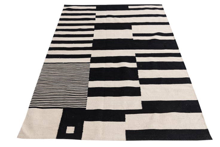 Detail image of 4' 8 x 6' 6 Hand Woven Kilim Modern Wool Rug